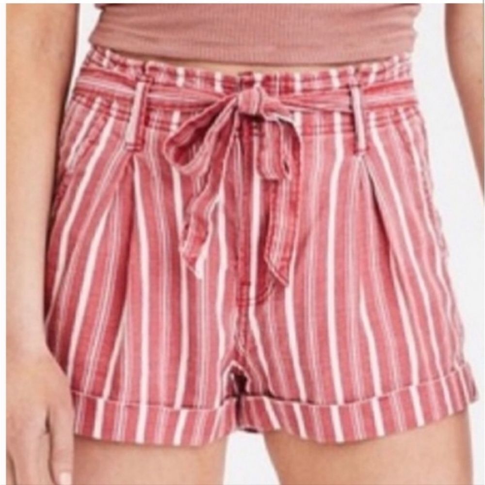 NWT American Eagle Women's Belted Shorts - Size 16 Red & White Stripes